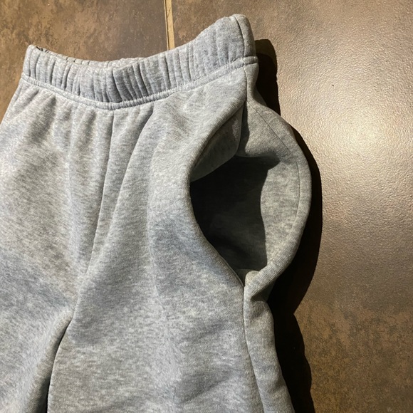 Grey joggings with pockets - Picture 5 of 7